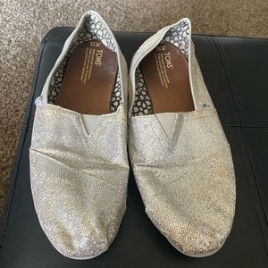 Women’s toms size 12